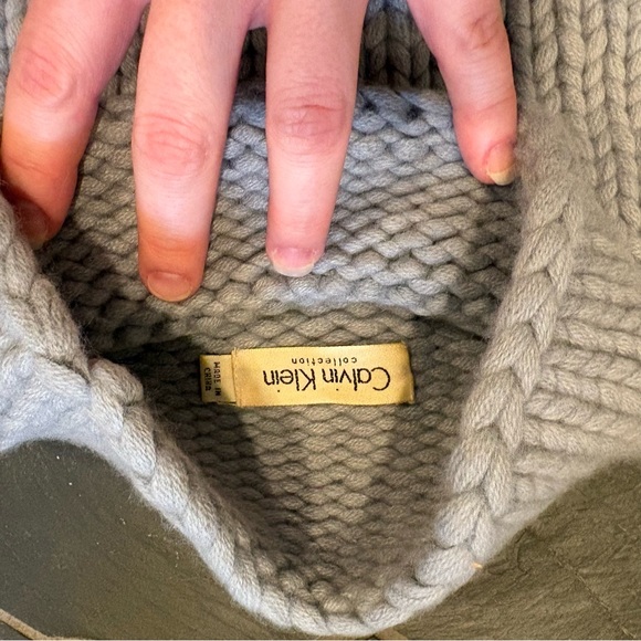 Vintage 1990’s 100% cashmere Calvin Klein Light Gray Knit Sweater - Picture 2 of 8